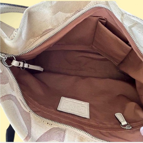 Coach - Picture 4 of 16